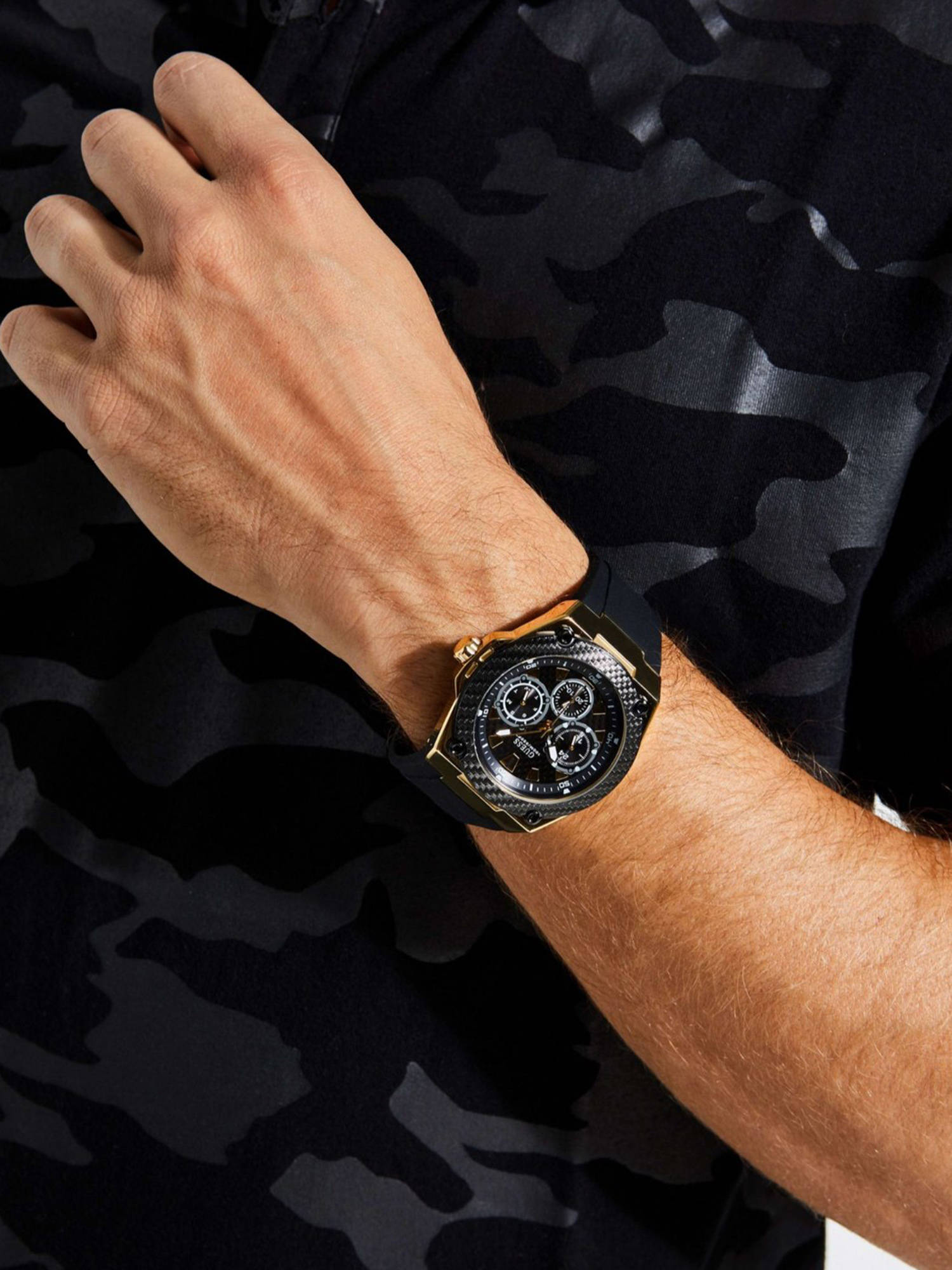 Guess Men Round Black Stainless Steel Analog Watch - U1049G5 (Medium)