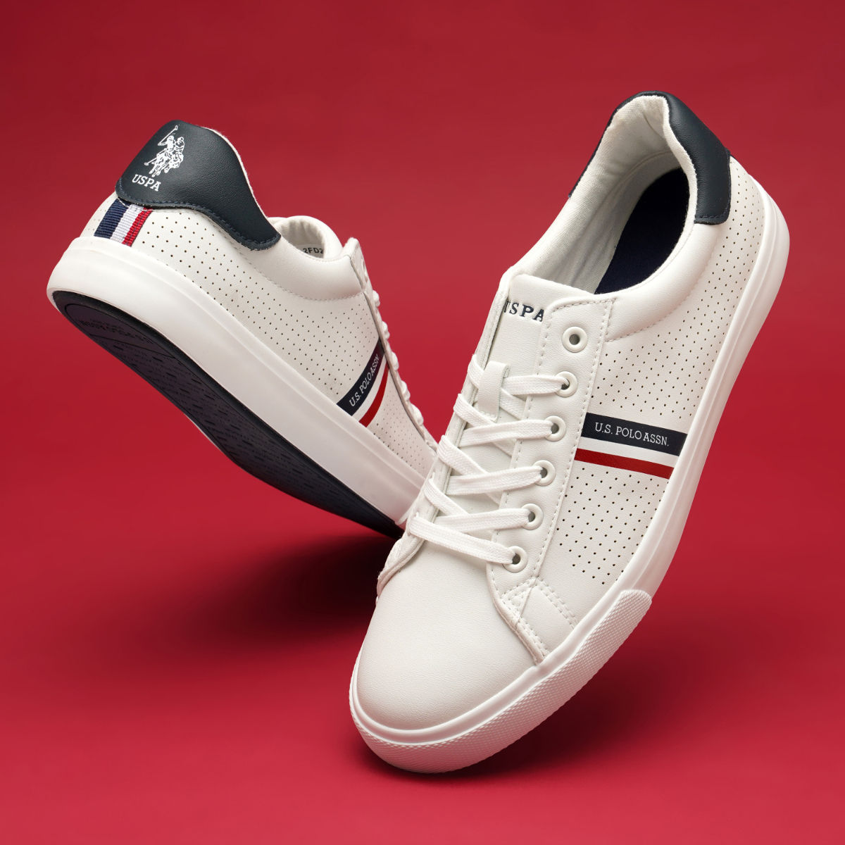 Uspa hotsell white sneakers