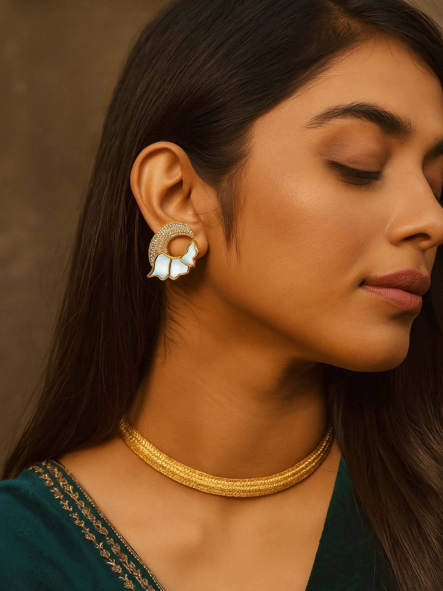 Digital Dress Room White Fresh Water Pearl Earrings Swan Feather Design For Women