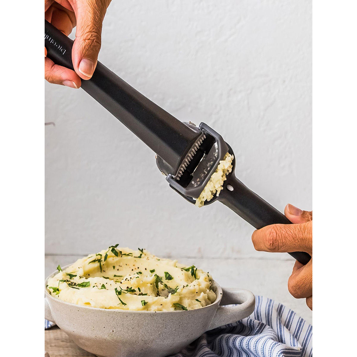  Dreamfarm Garject  Non-Scratch Garlic Press with