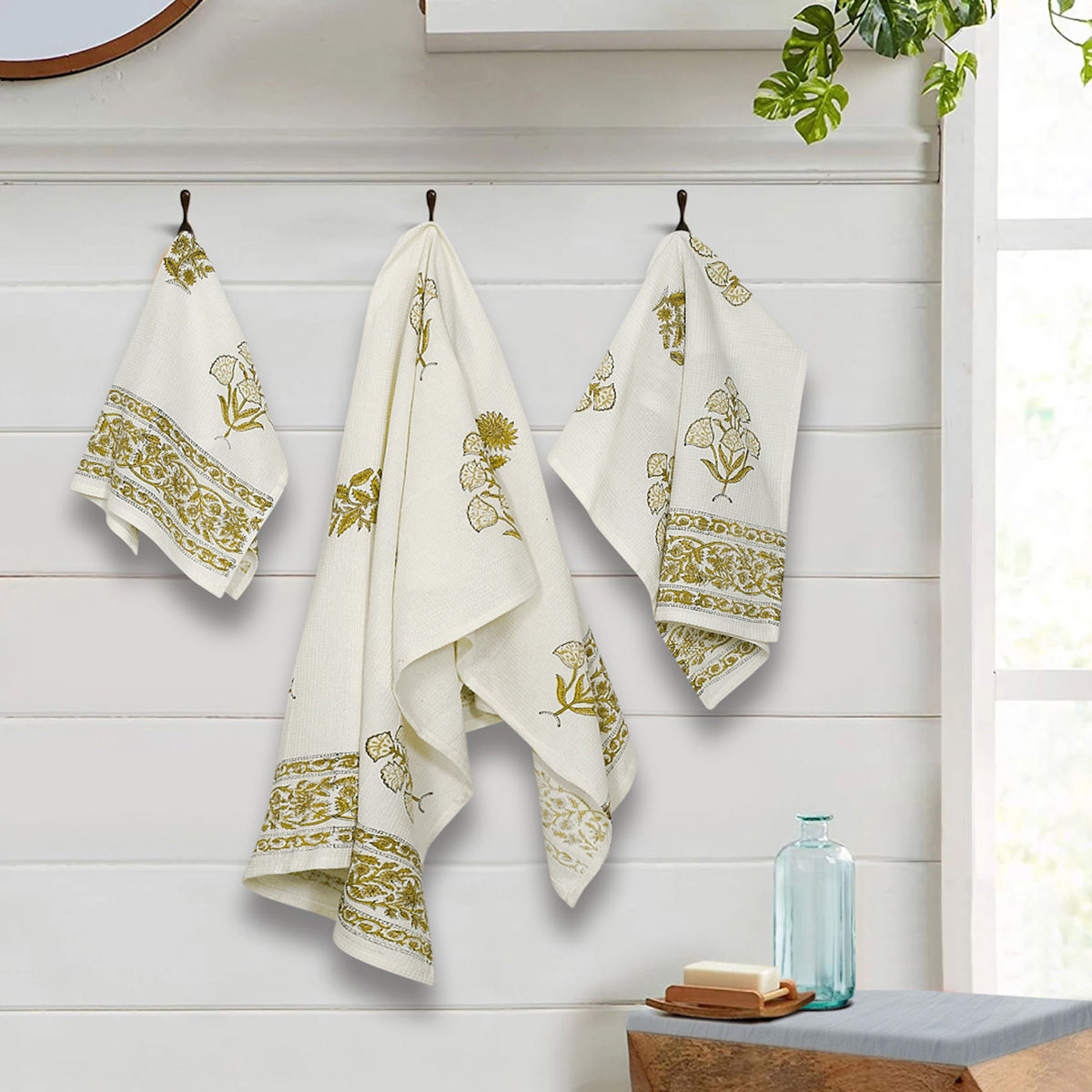 White and gold hand towels deals