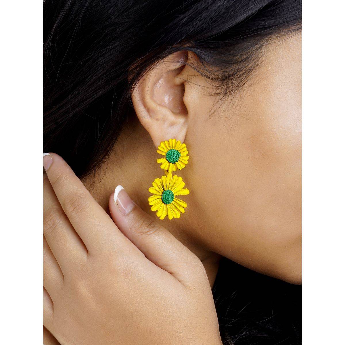 Joker & Witch Maci Yellow Petal Floral Earrings