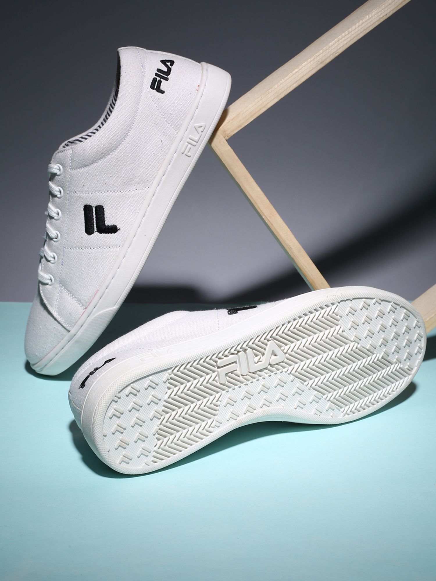 Fila Eziota Mens White Canvas Shoes