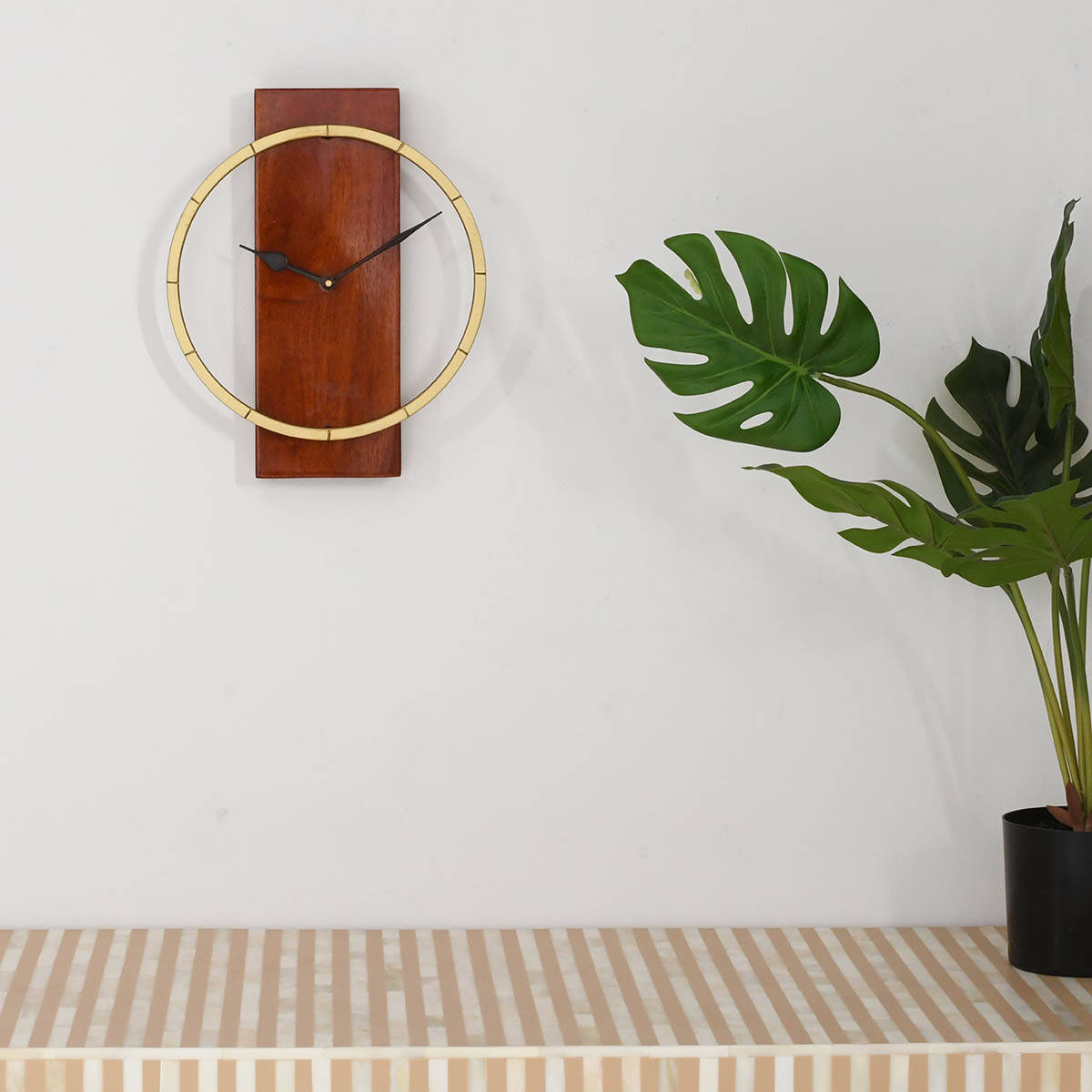 ARTYPILLAR Golden Iron Ring with Solid Wood Wall Clock