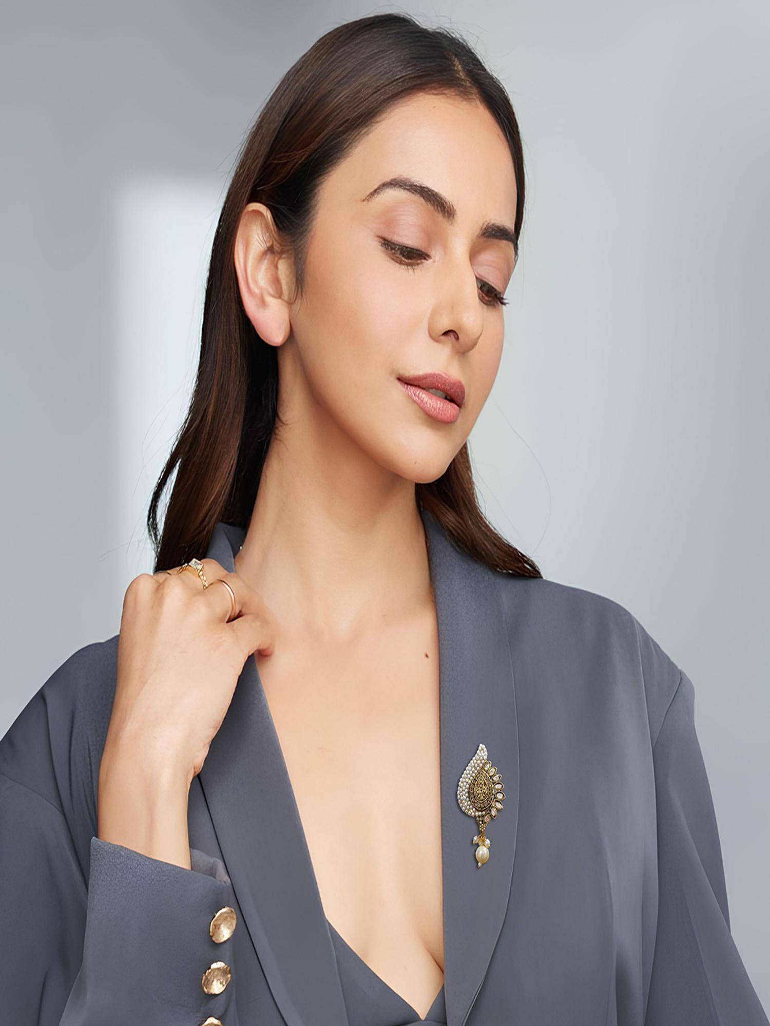 Accessher Elegant Gold-Plated White Stones Teardrop-Shaped Pearl Brooch