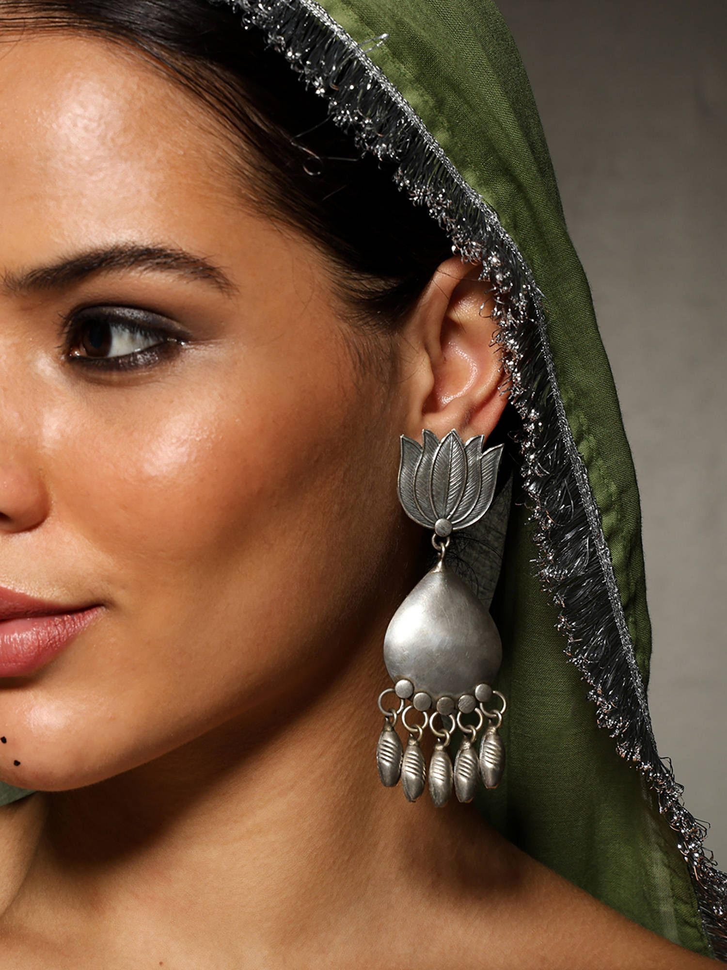 VENI 92.5 Silver-Plated Oxidised Floral Earrings