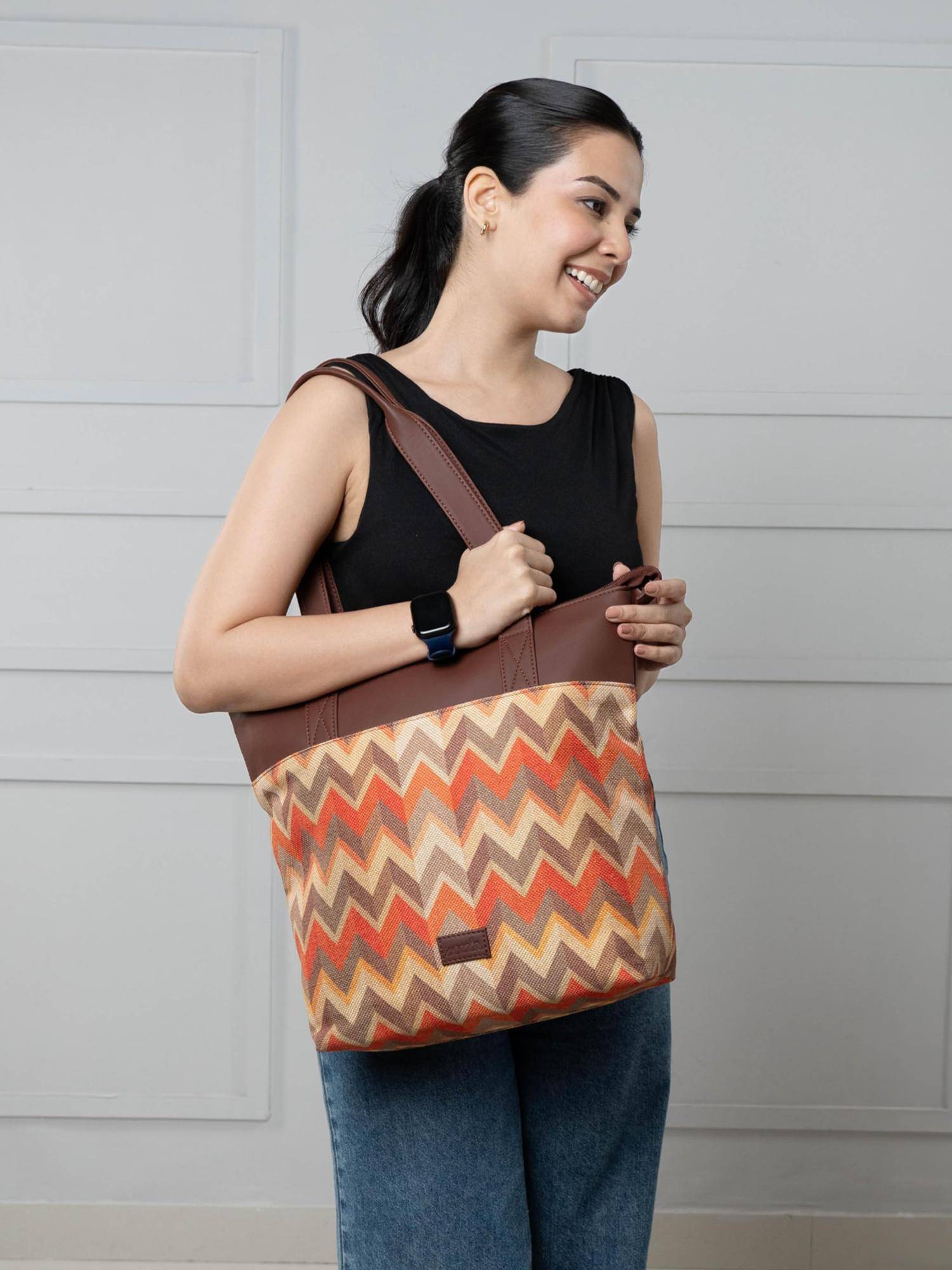 Zouk Tidal Wave Everyday Tote bag
