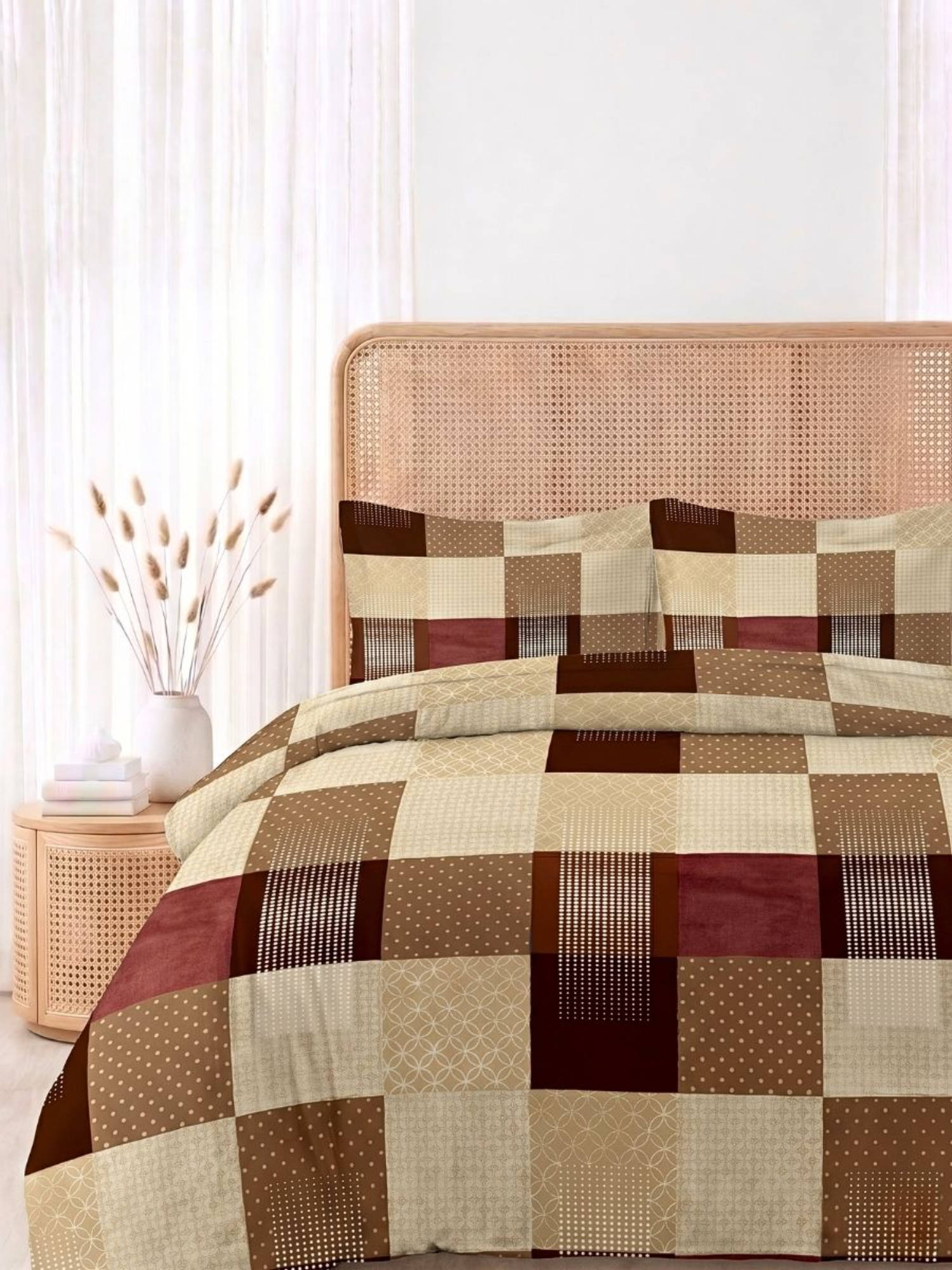 the White Moss Brown 250Tc Pure Cotton Reactive Bedsheet with 2 Pillow Covers (King Size)