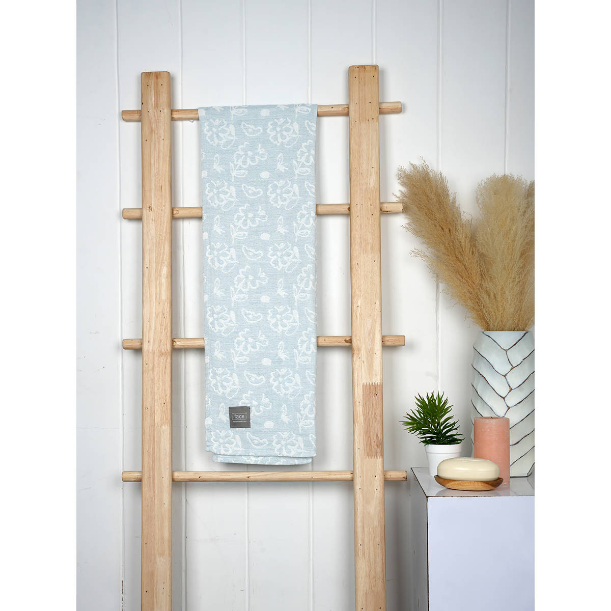 Doctor Towels Banana Jacquard Floral Bath Towel - Chalk Blue (M)