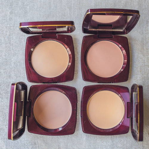 Lakme Radiance Complexion Compact Buy Lakme Radiance Complexion Compact Online At Best Price In India Nykaa Lakme perfect radiance multi mineral skin lightening compact unique formula contains other shades in lakme radiance skin lightnening compact: lakme radiance compact natural shell