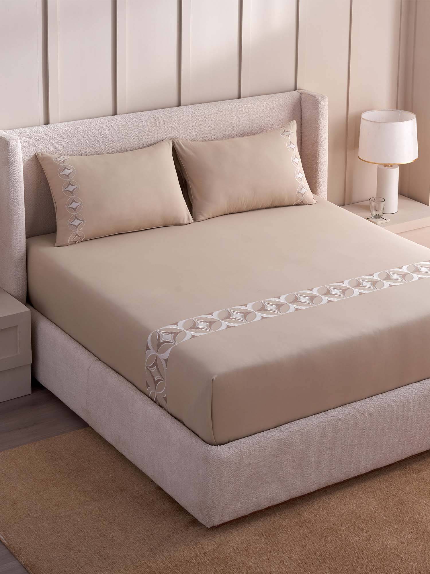 Ddecor Live Beautiful Embellish Collection Cotton 180Tc Super King Bedsheet With 2 Covers-White