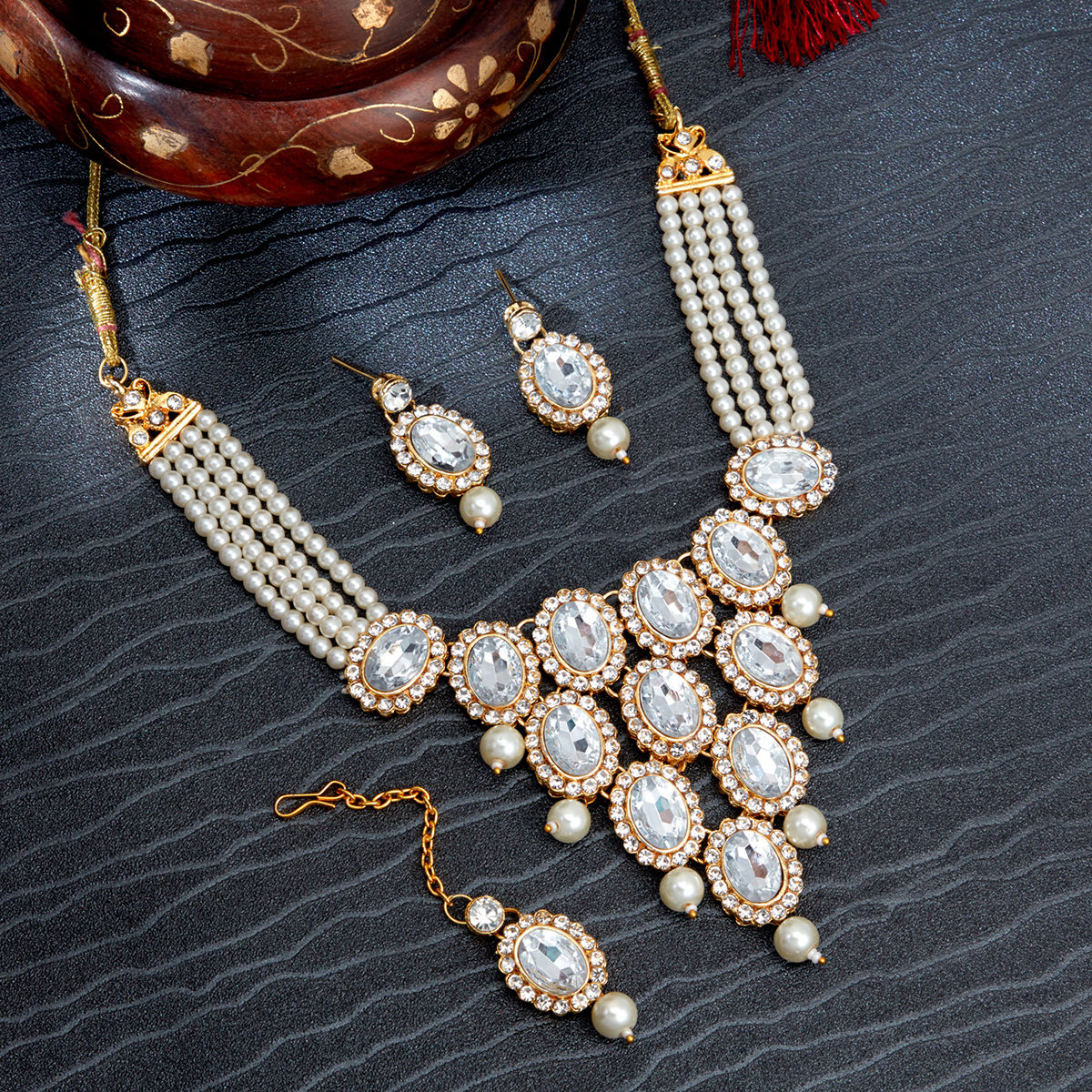 Buy Trendy Kundan and Pearl Necklace Set Online