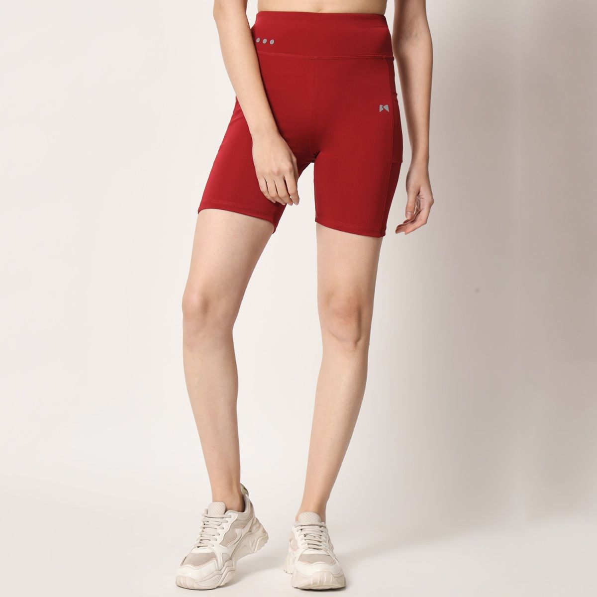 Cycling shorts with online waistband