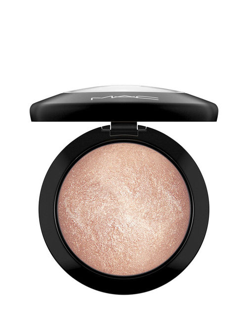 M.A.C mineralize skinfinish highlighter with instant skine and glow.