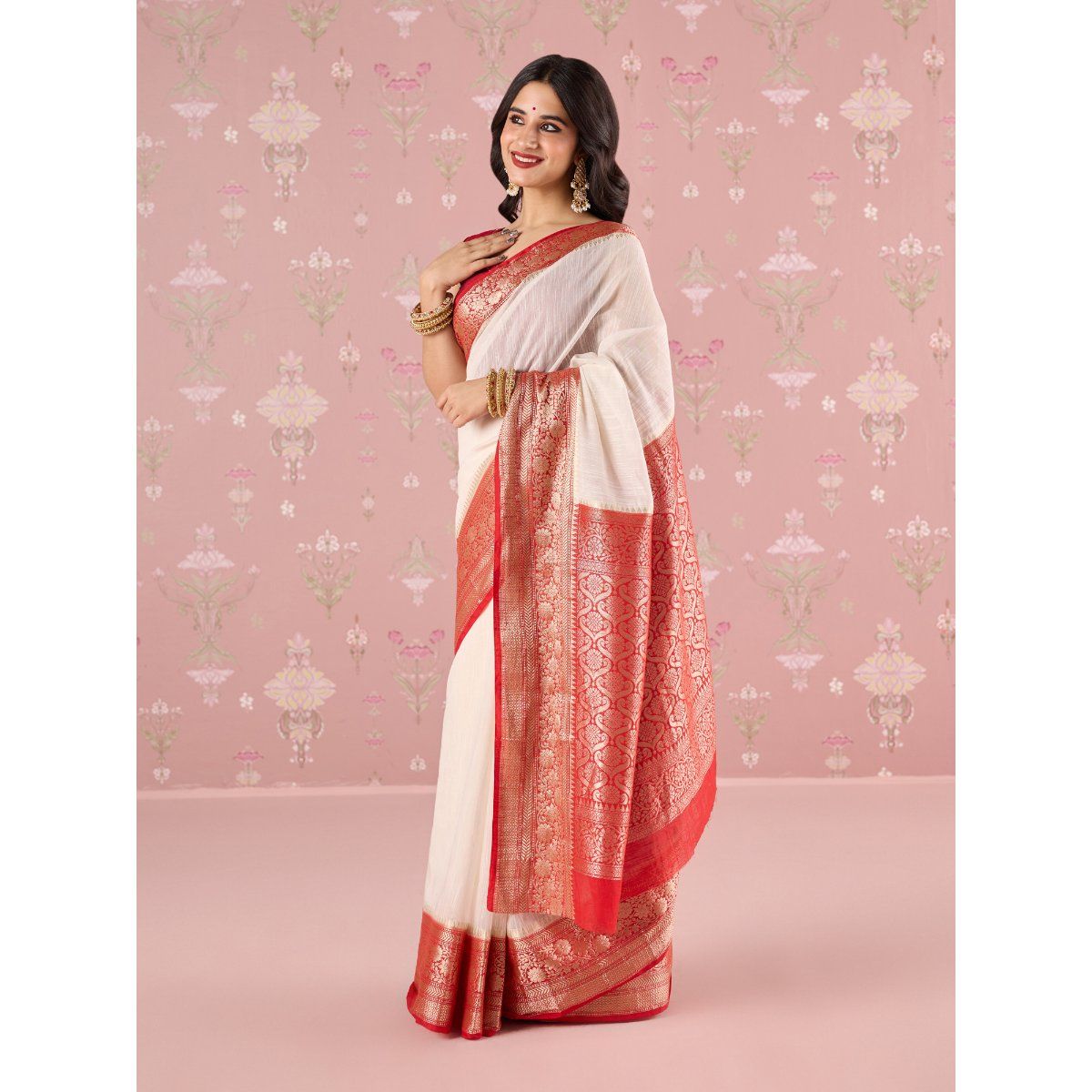 Buy White Sarees for Women by Vastukala Online | Ajio.com