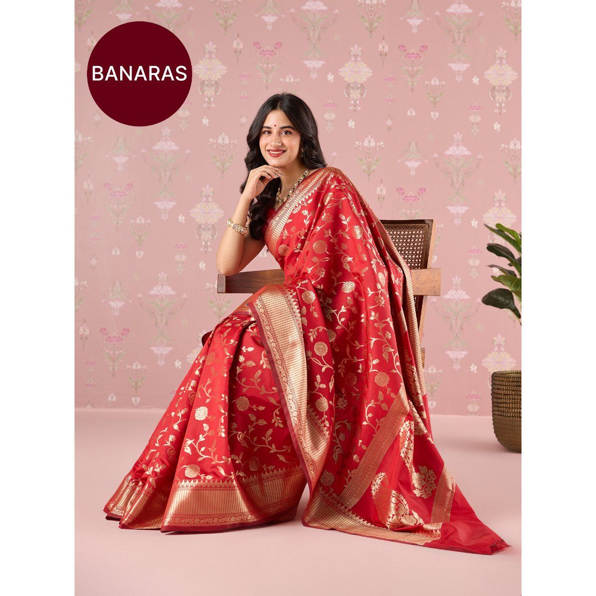 Latest Banarasi Saree Look For Wedding 2022 With Weaving Work