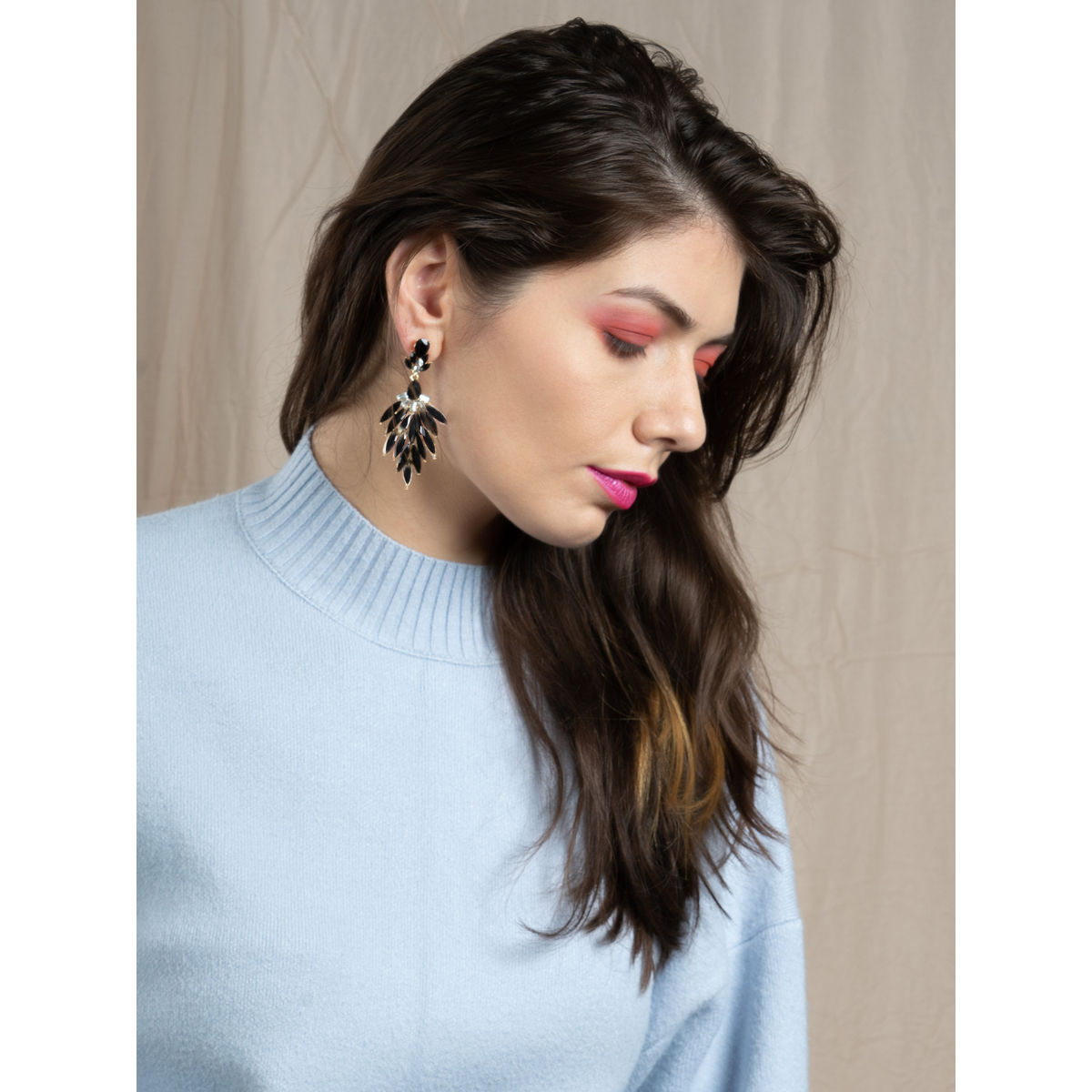 BuySend Black Earrings For Casual Wear Online FNP