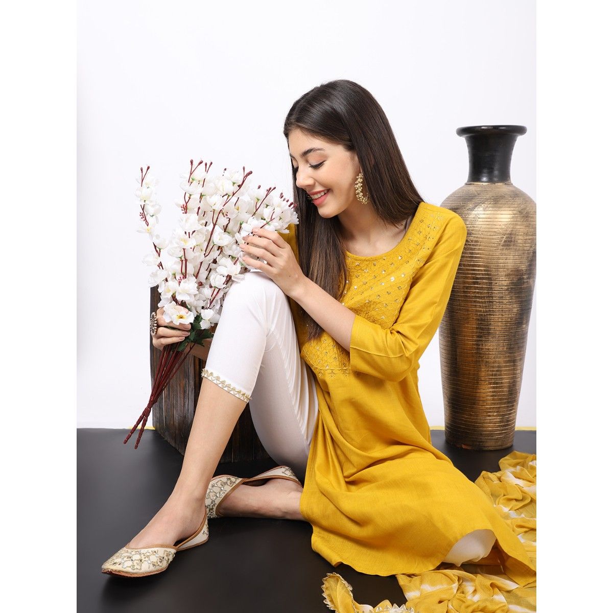 Black & Gold Embellished Punjabi Jutti main image 1