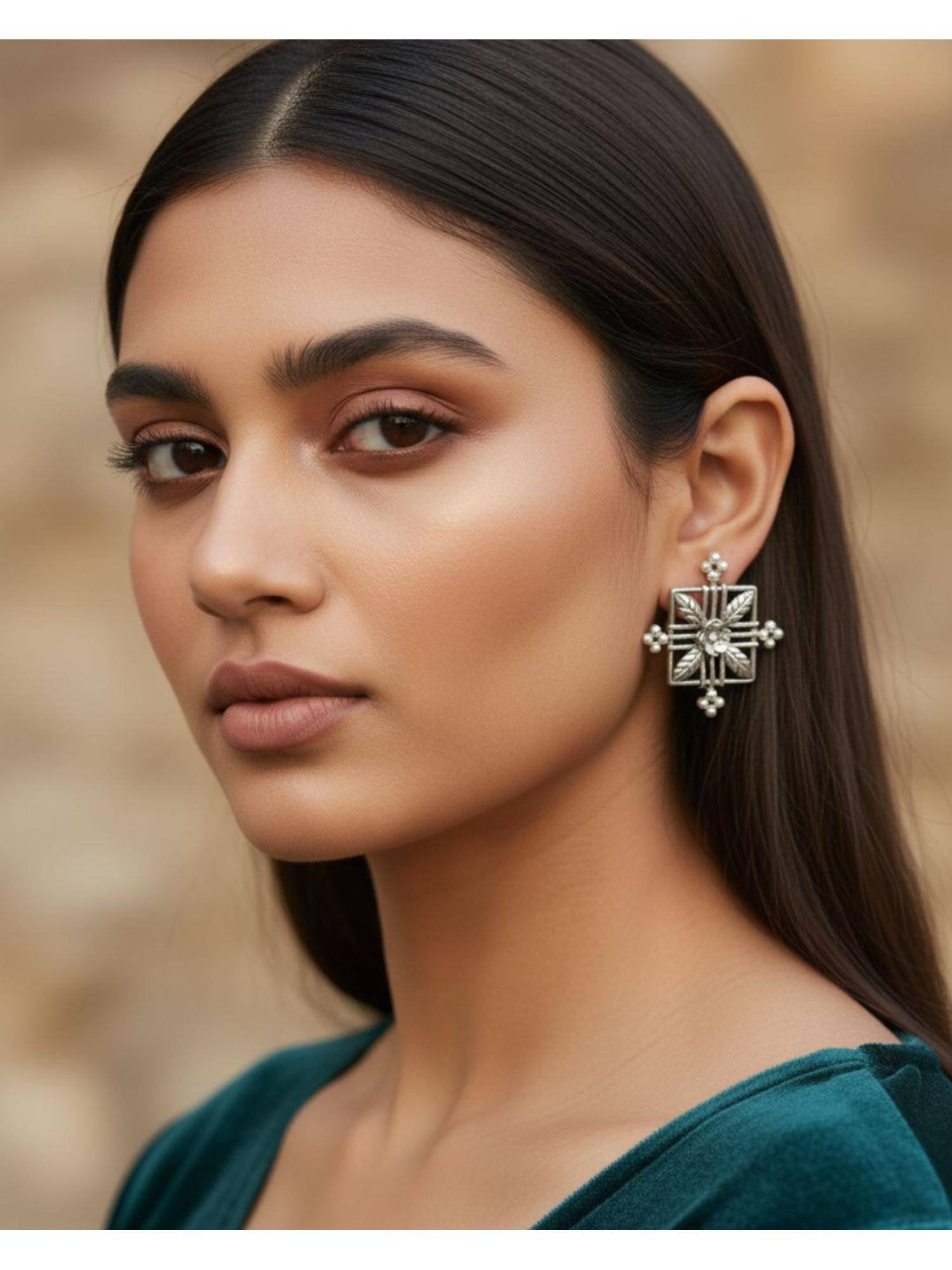 Shopsiiri White Enclave Studs