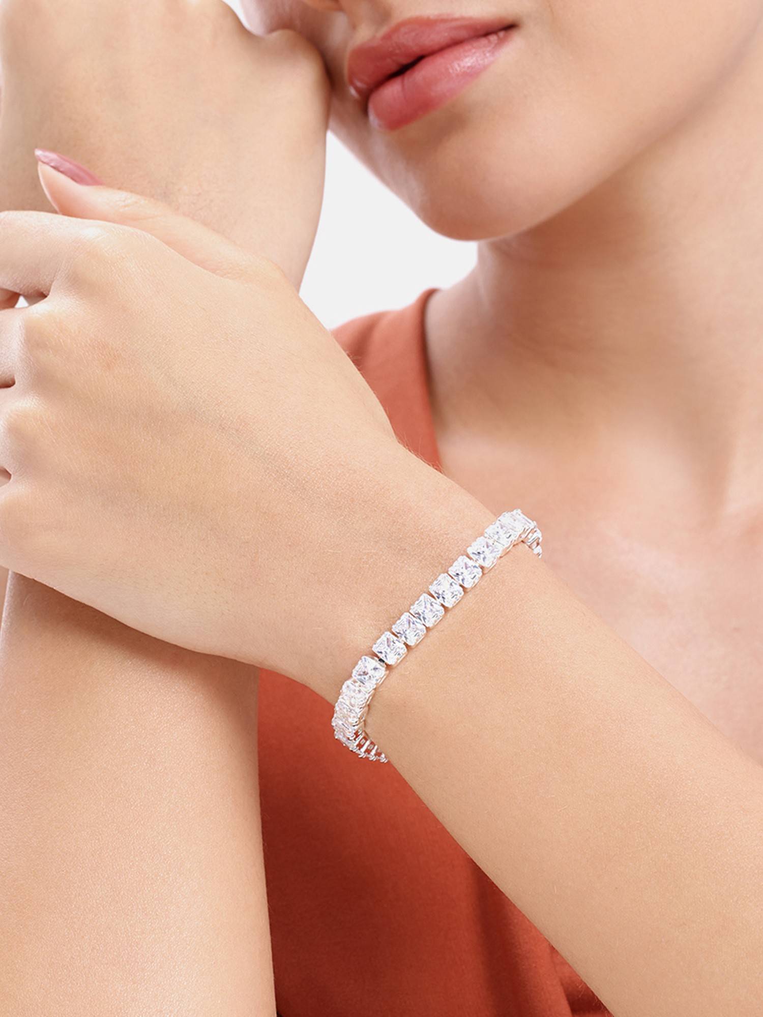 Estele Lush White Square Stone Bracelet