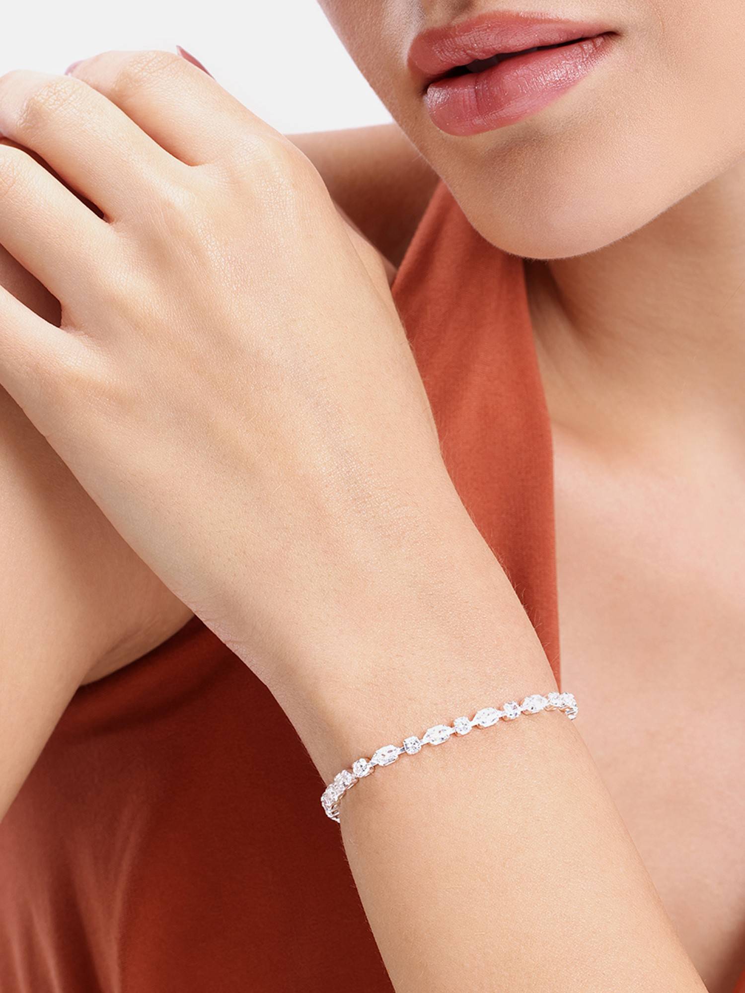 Estele Glow White Crystal Bracelet