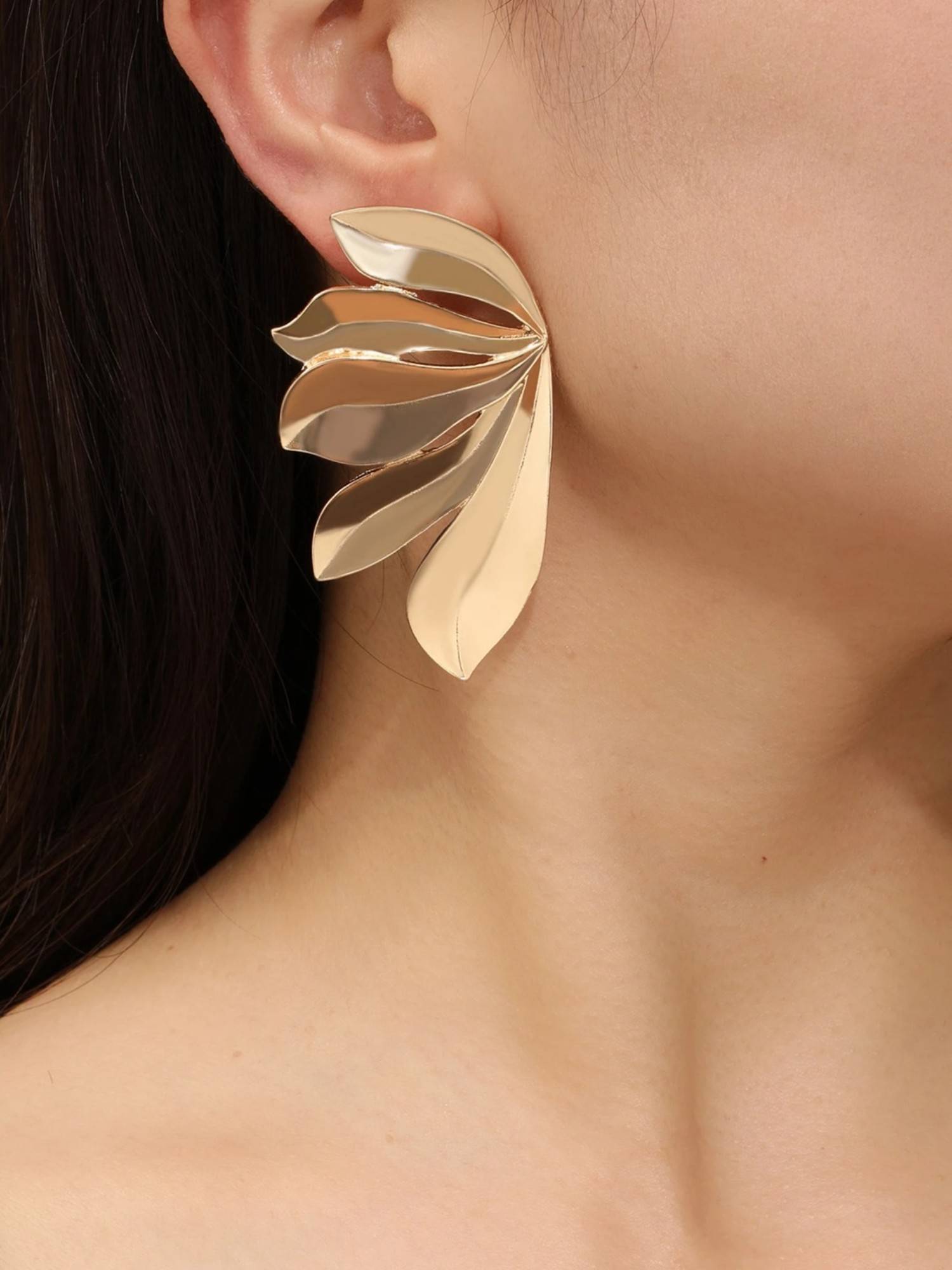 Fabula Gold Tone Leaf Design Anti Tarnish Drop Earrings