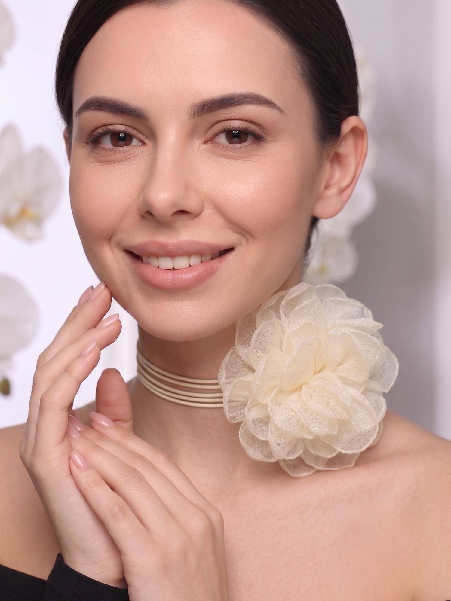 Niscka Cream Fabric Floral Wrap Choker