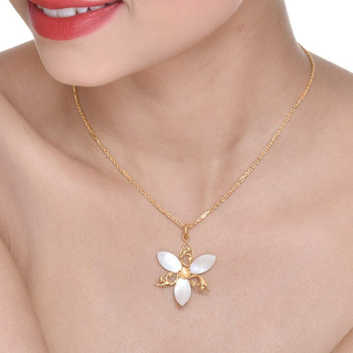 Buy Senco 22K Yellow Gold Crafted Daisy Shell Pendant Online