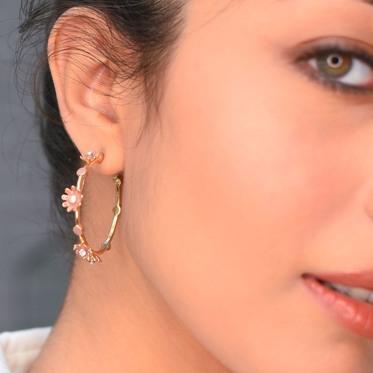 スマートフォン/携帯電話 スマートフォン本体 Toniq Gold Flower Hoop Earrings For Women(osxxe148)