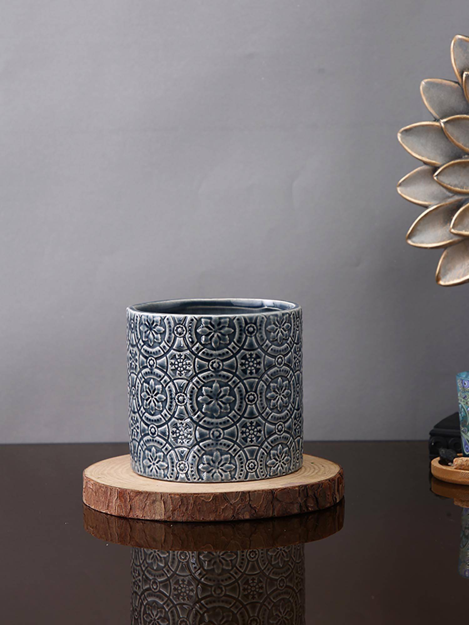 Tayhaa Vintage Grey Embossed Planter