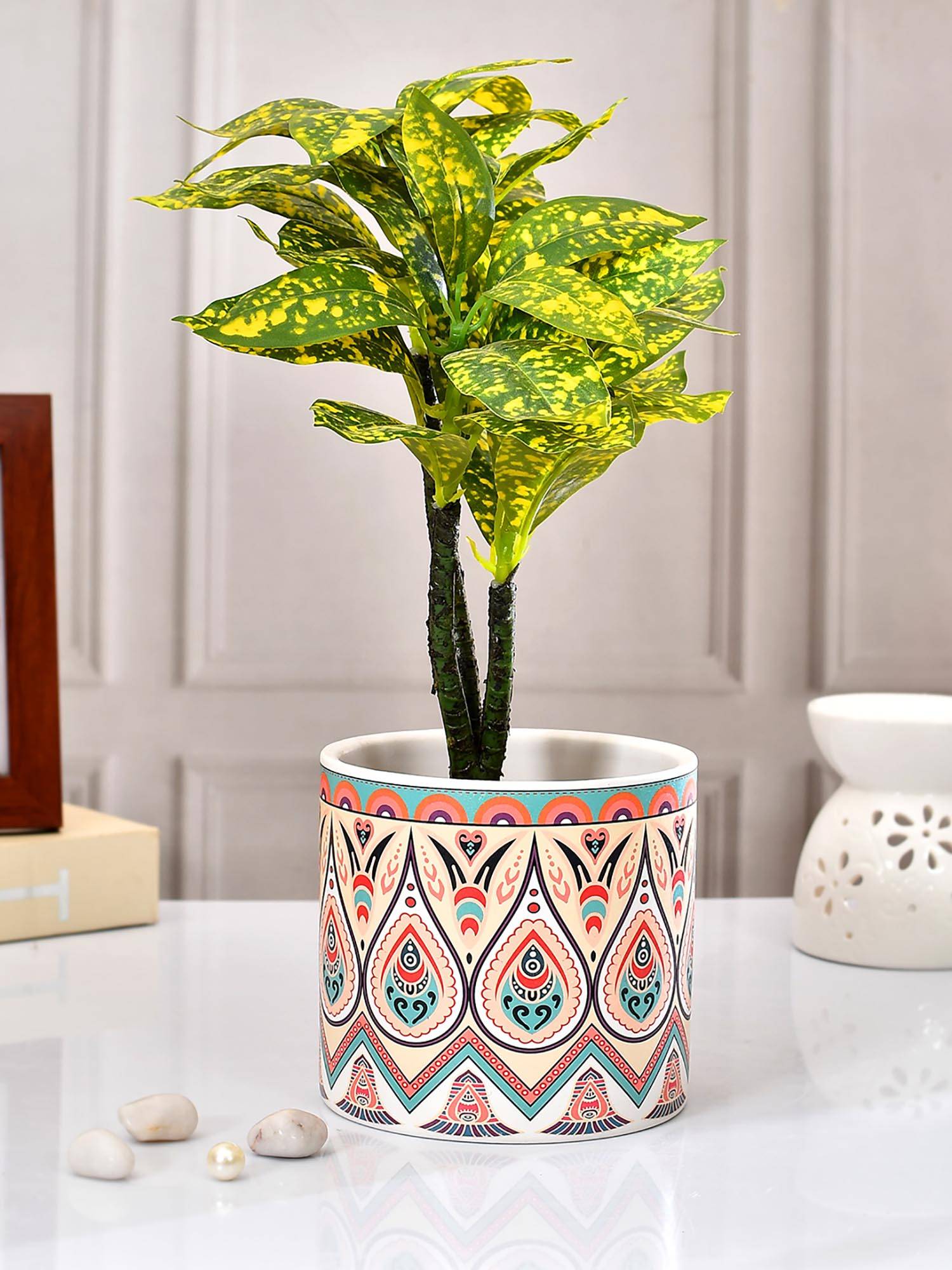 Tayhaa Cream Artistic Designed Ceramic Planter