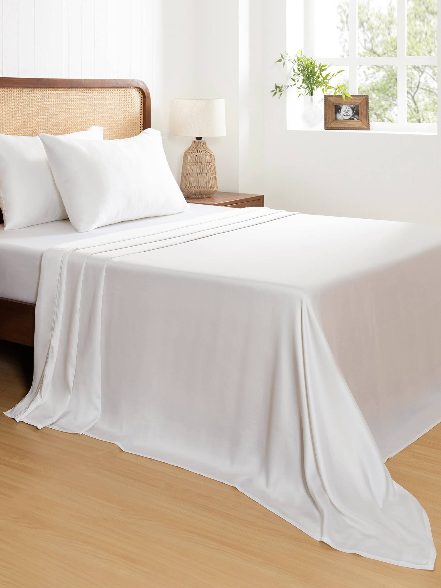 Maspar Tencel White Solid 400 TC Bedsheet with 2 Pillow Covers (King)