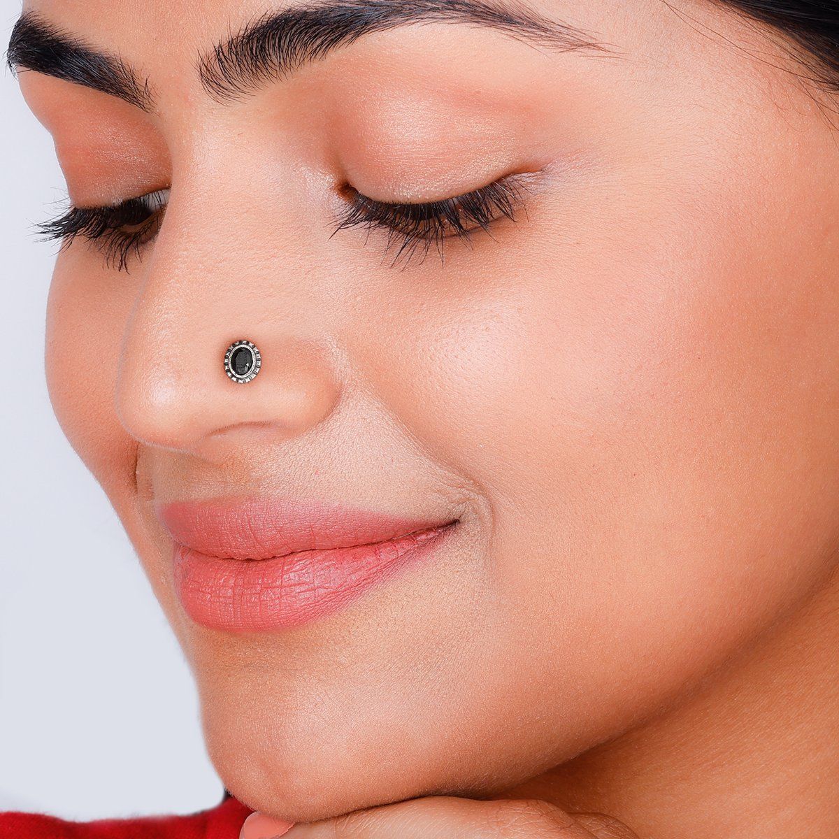 Nose pin with black stone online
