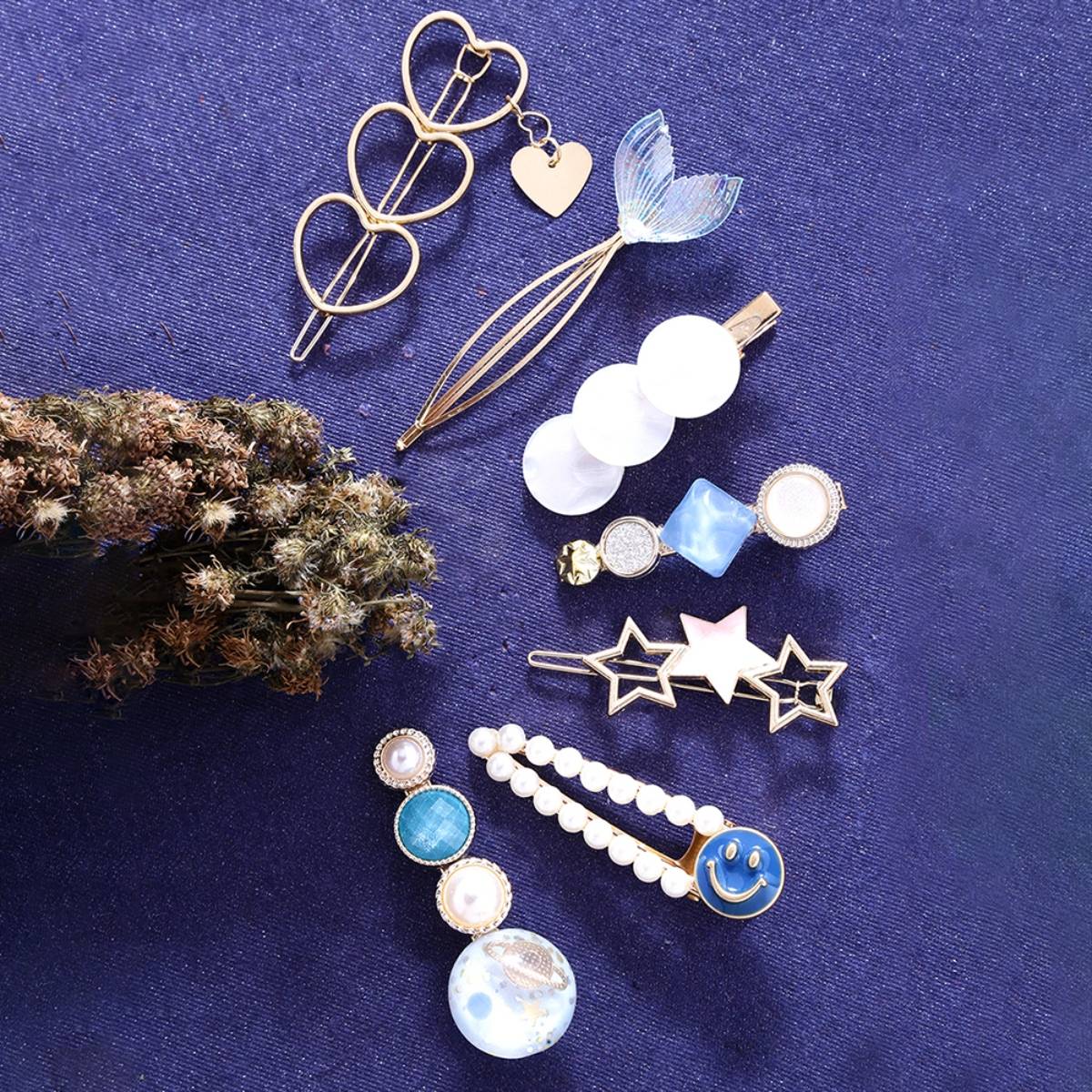 Yellow Chimes 7 Pcs Assorted Designs Fine Quality Hair Clips Fashion Hair Accessories