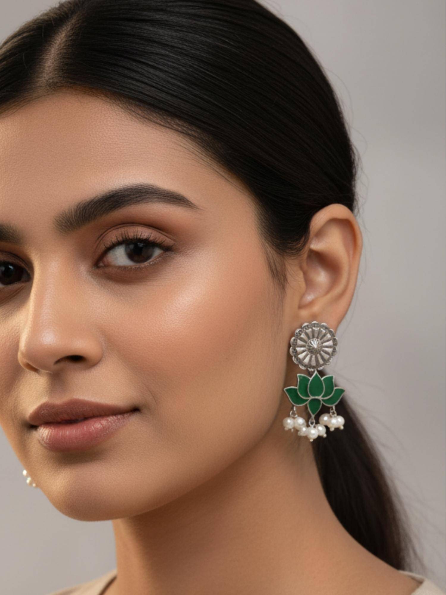 Viana Jewels Women Green Brass Pair of Earrings
