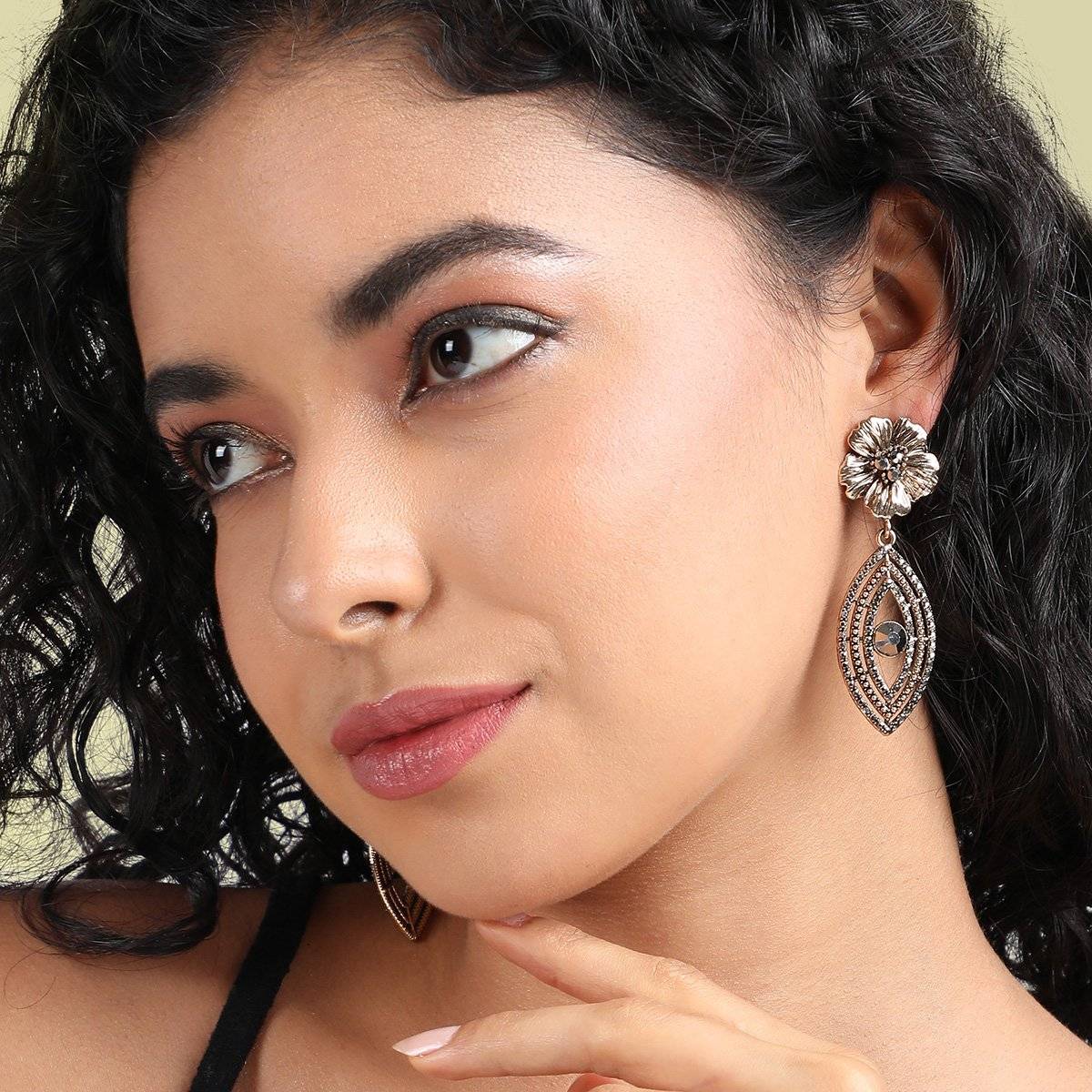 Sohi Womens Hanging Eye Flora Drop Earrings - Gold