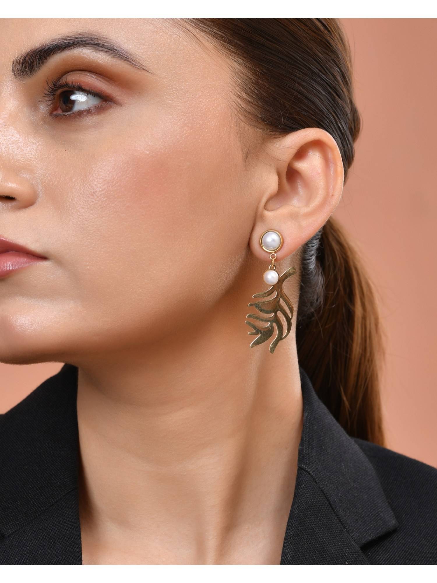 VOJ White Gold Plated Leaf Designed Pearl Earrings