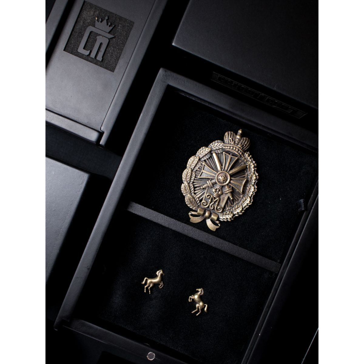 Cosa Nostraa The Cross of Honour Gift Set