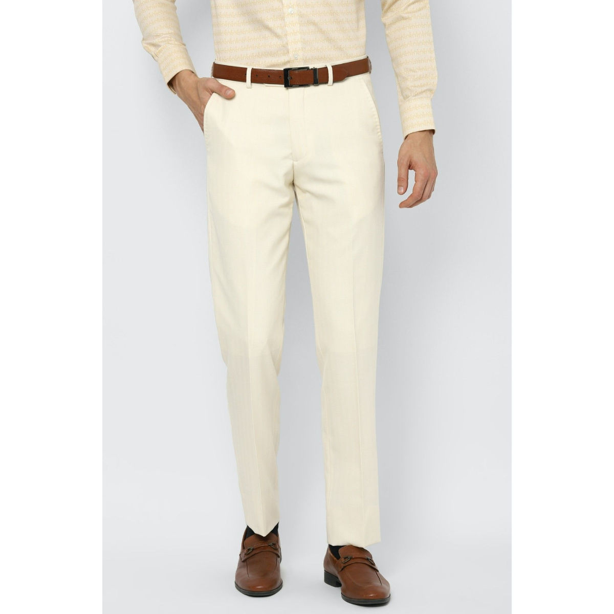 Buy Men Cream Slim Fit Solid Flat Front Casual Trousers Online - 712255 |  Louis Philippe
