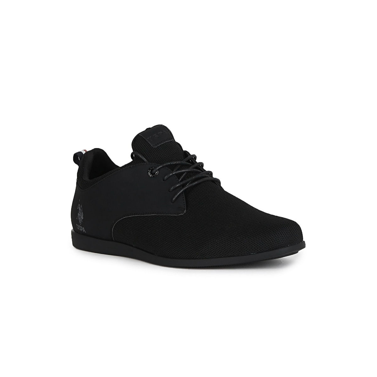 Sneakers that are all black, even the soles, are very easy to use. We  recommend 10 all-black models for men. | Men's Fashion Media OTOKOMAE
