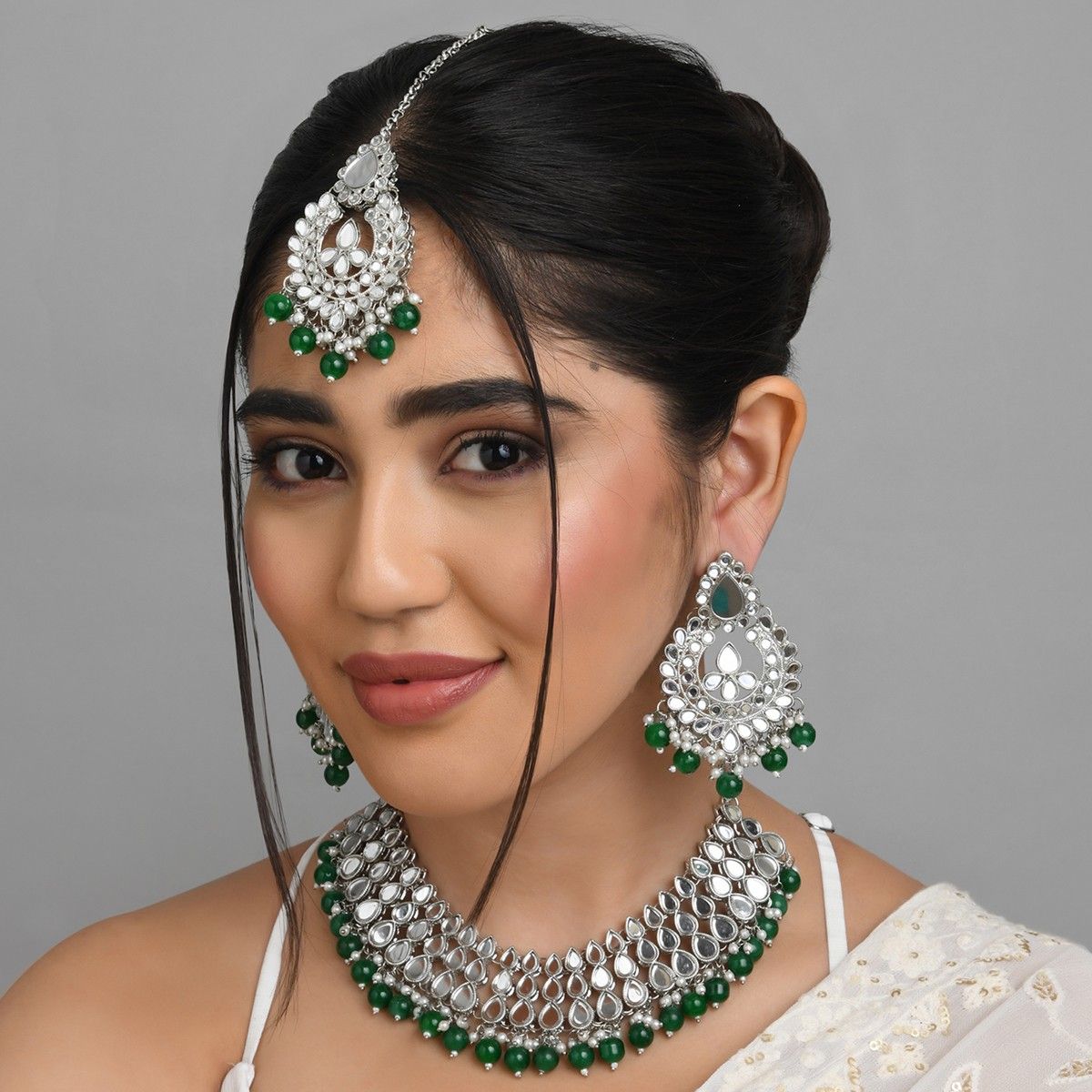 That green kundan with maroon lehenga! | Bridal necklace set, Bridal jewelry,  Maroon lehenga
