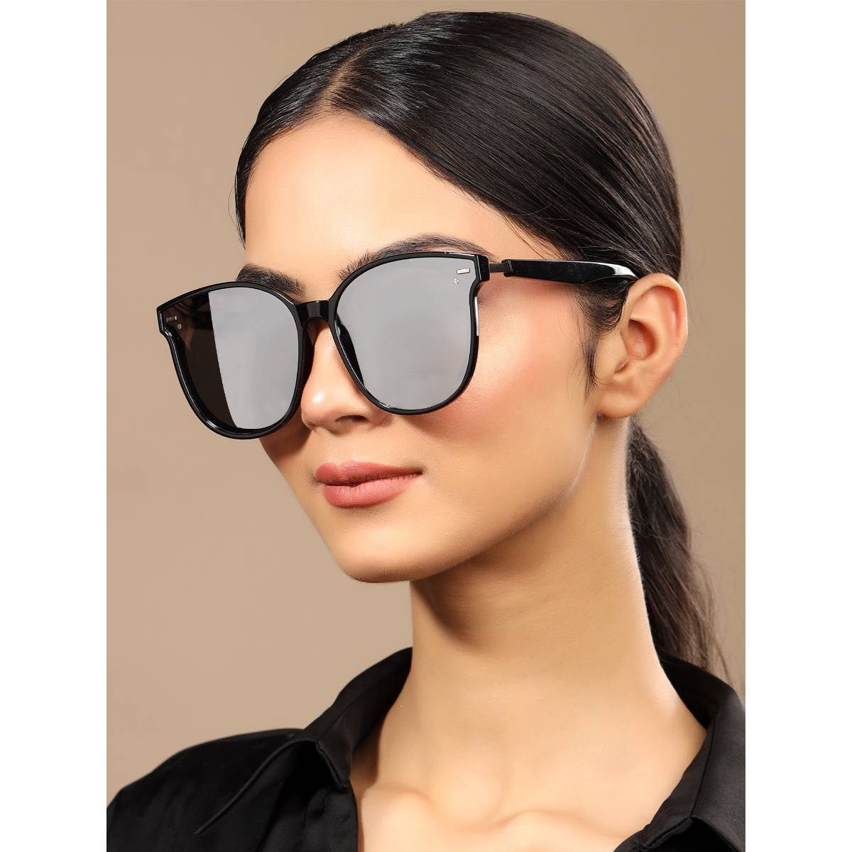 Yellow Chimes Women Full UV Protected Black Lens Round Sunglasses