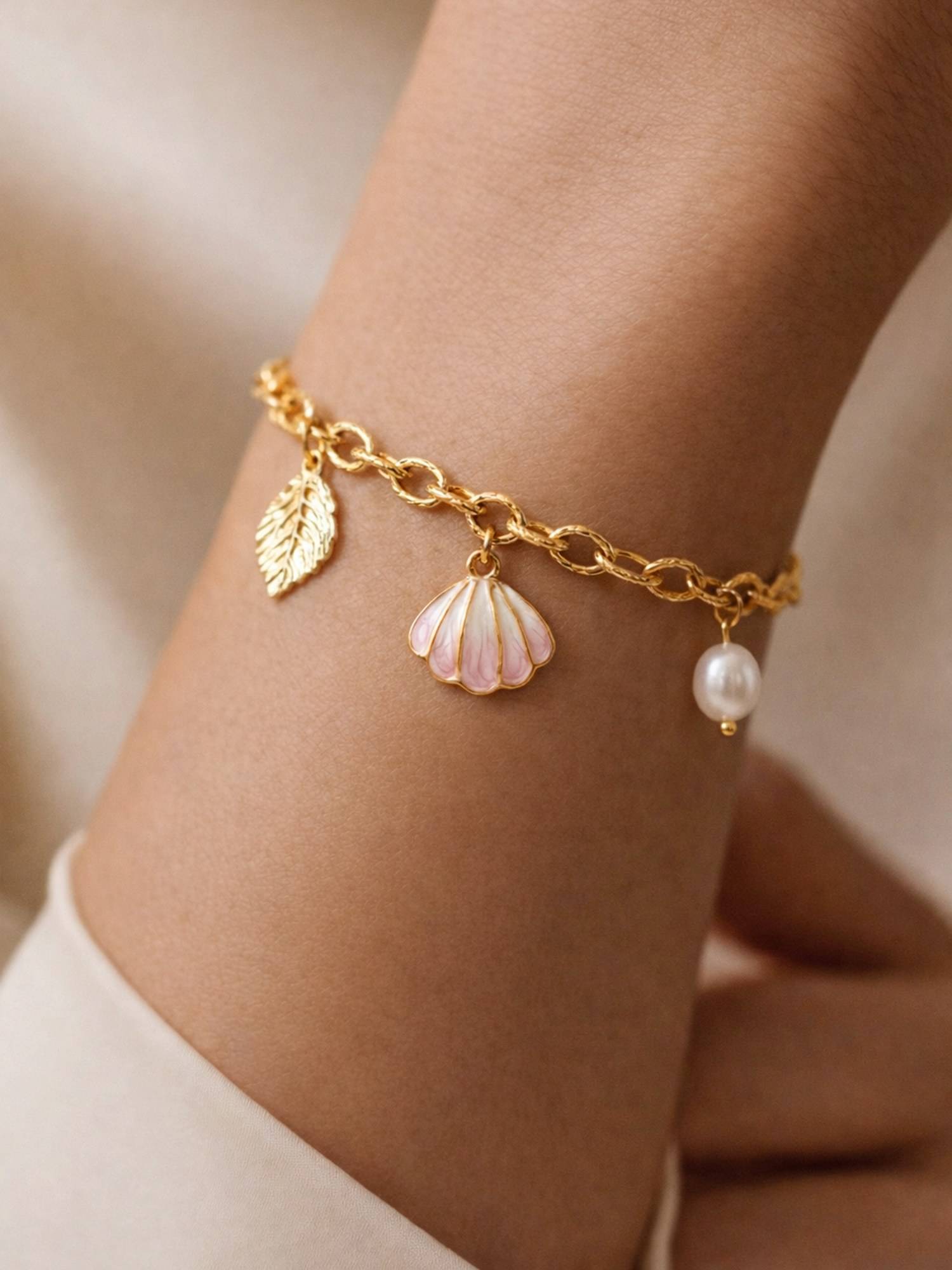 ARTKLIM Women Gold Plated Elegant White-Pink Shell Motif Anti-Tarnish Bracelet