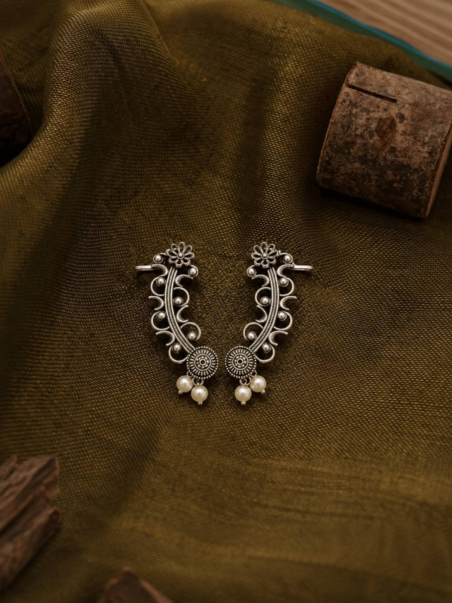 ISHKAARA Floral Bloom Pearl Oxidised Ear cuff