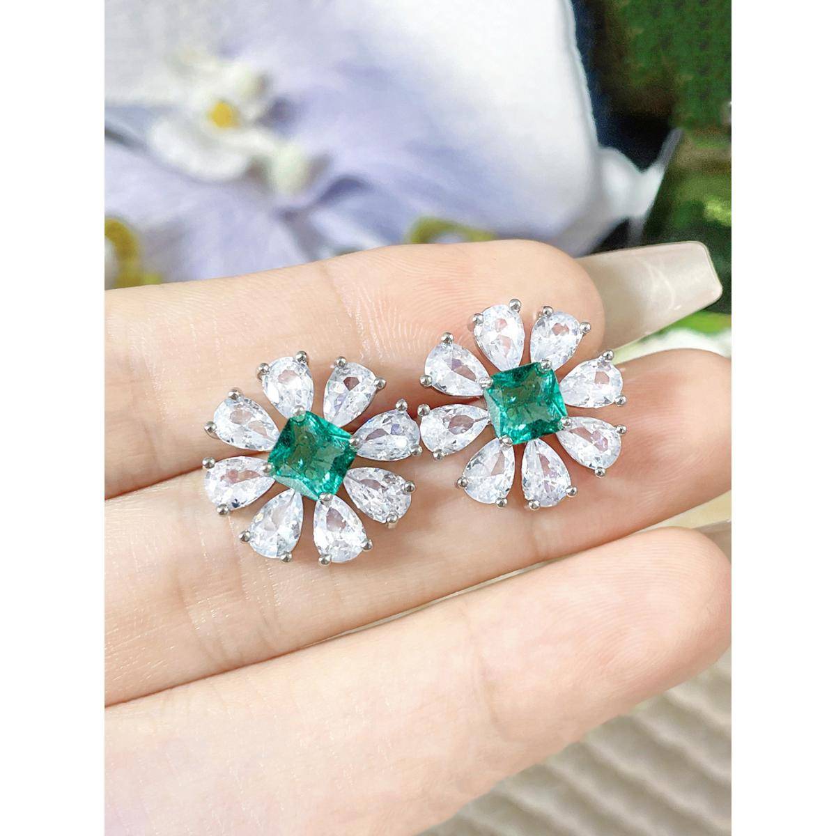 Designs & You Womens Aqua Contemporary Stud Earrings