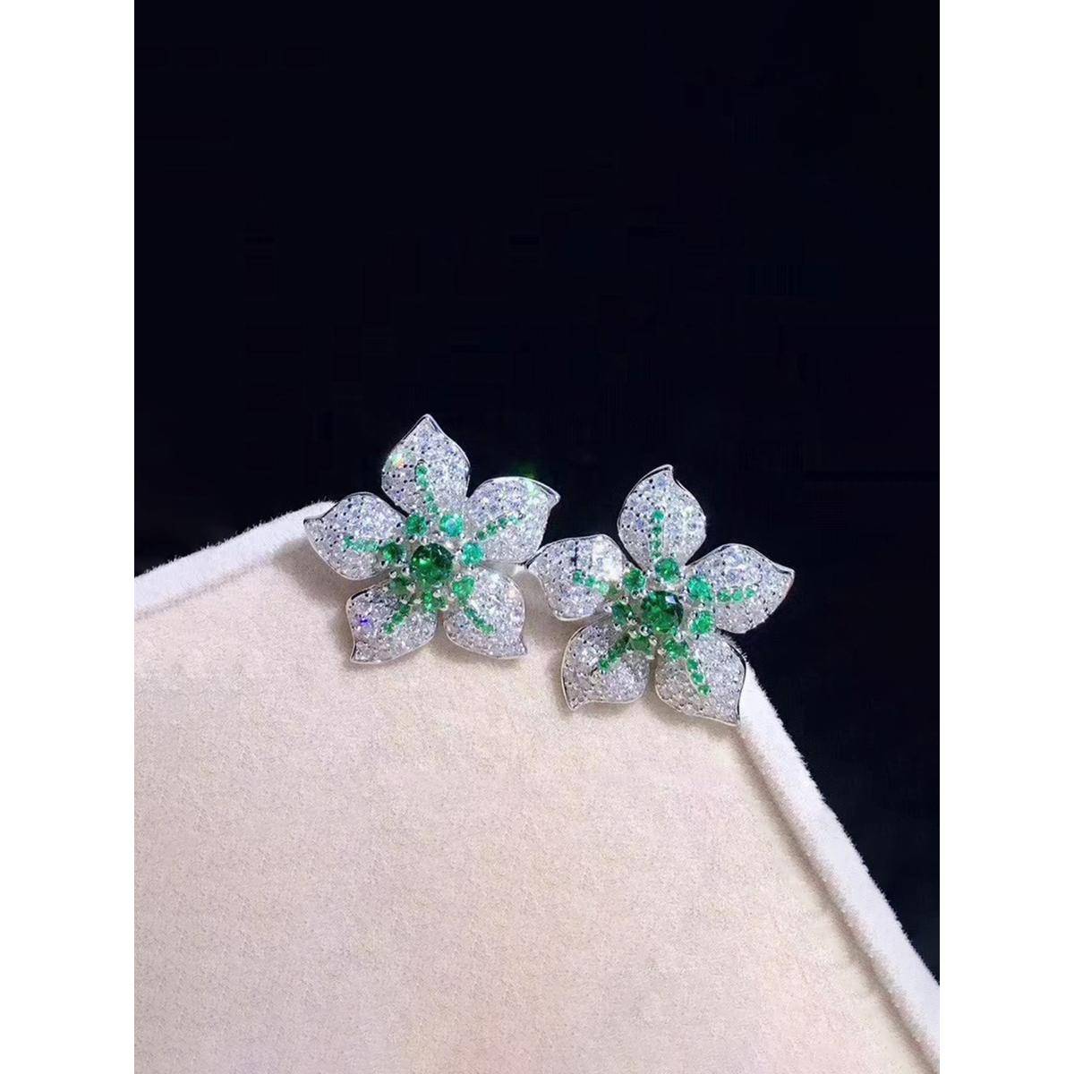 Designs & You Womens Green Floral Contemporary Stud Earrings