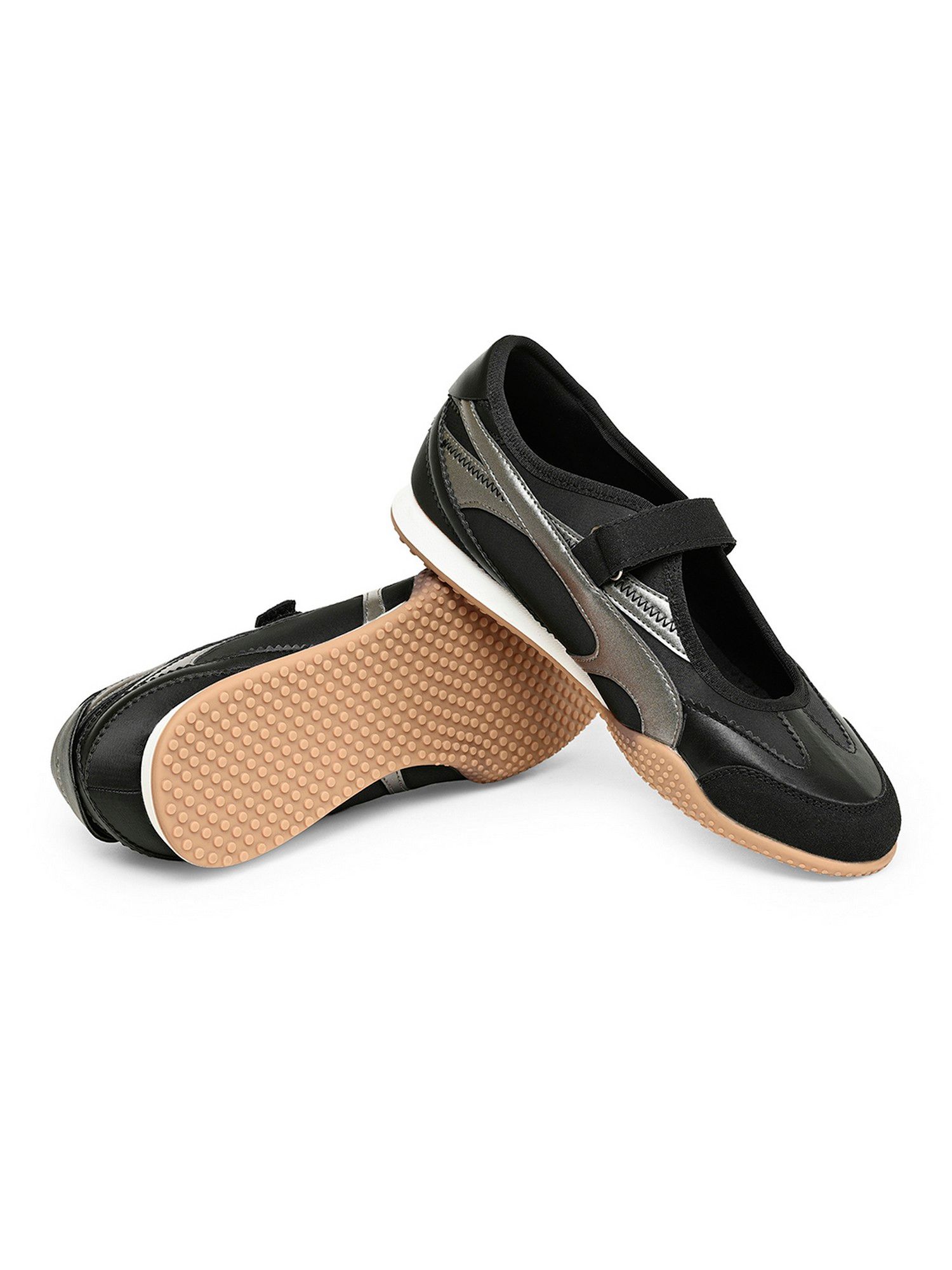 Buy Yoho Women Juno Vivid Black Sneakers Online