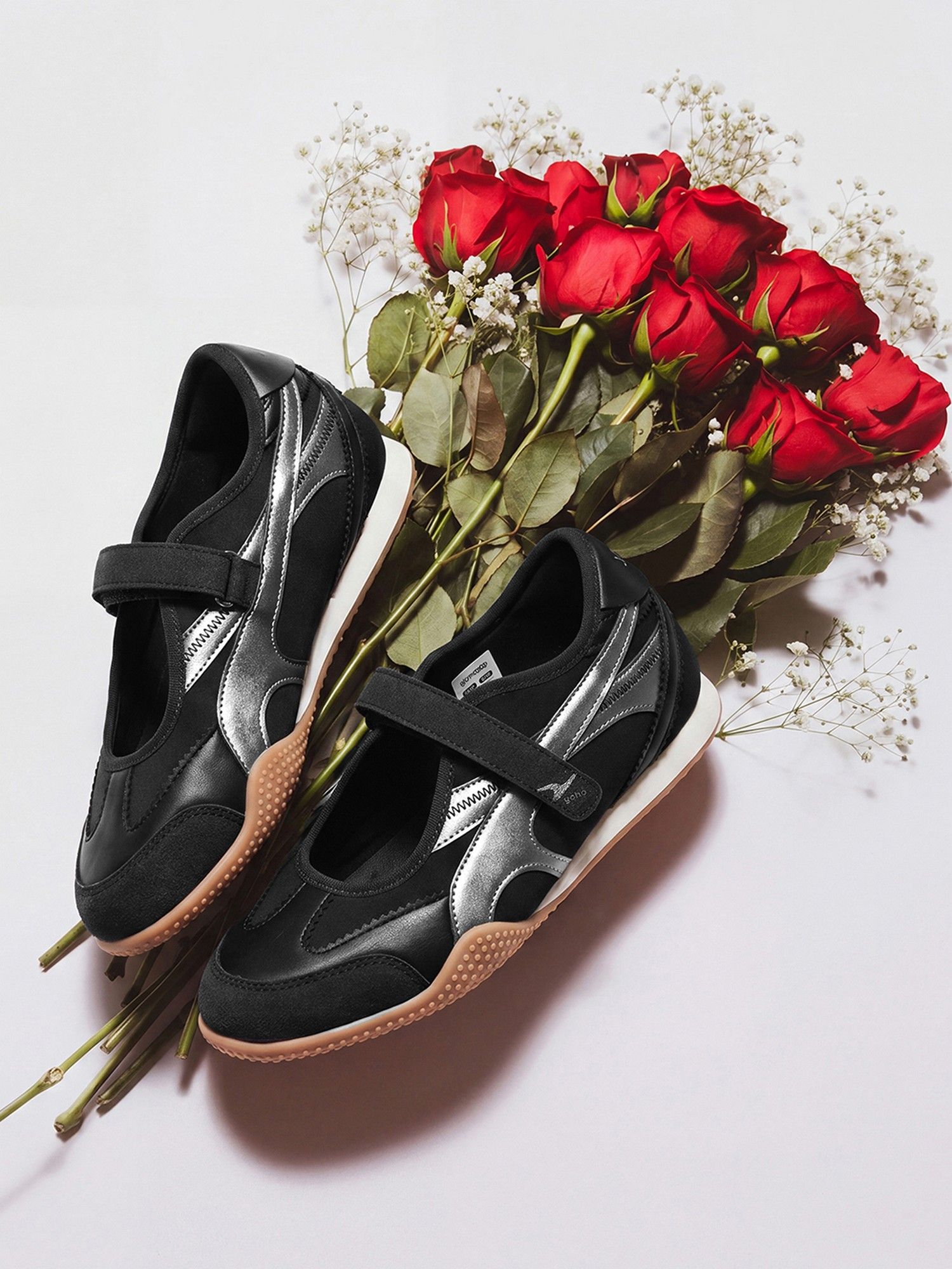 Buy Yoho Women Juno Vivid Black Sneakers Online