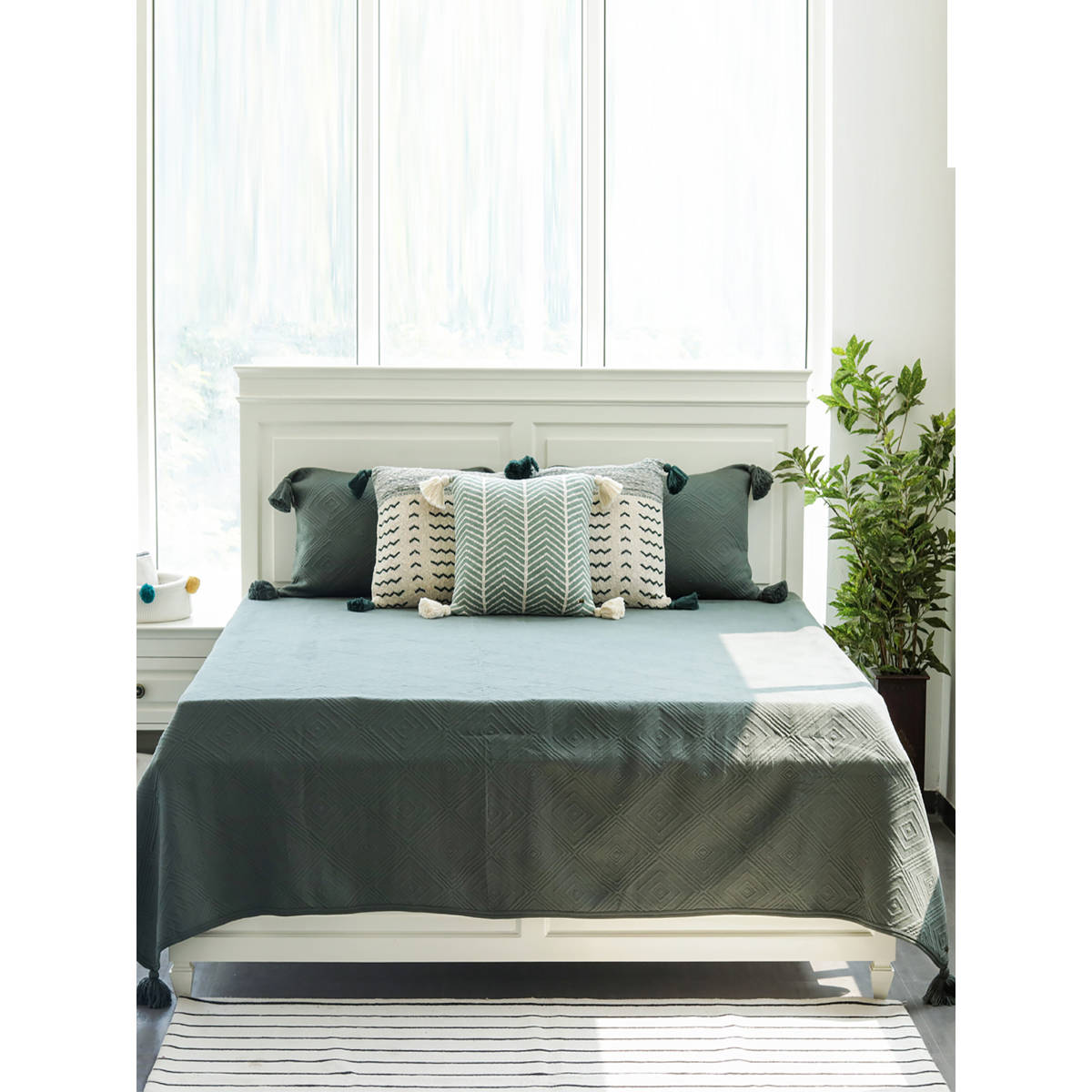 PLUCHI Green Aysal Honey Dew Cotton Polyester Filled Bedcover with 2 Pillow Covers (King)