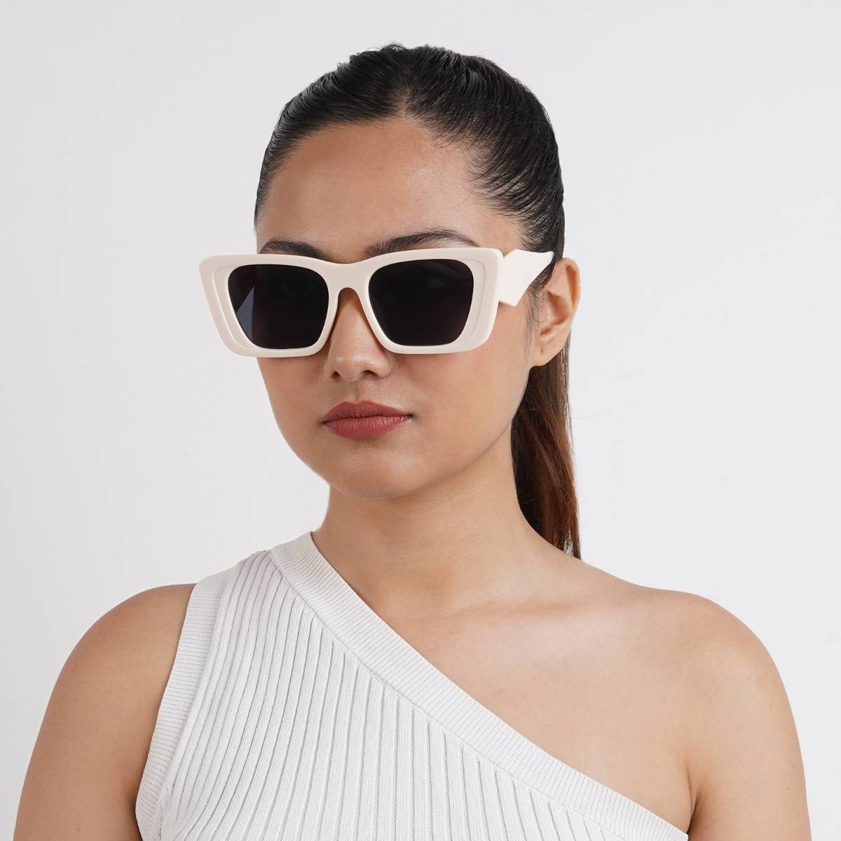 Joker & Witch Cloe Beige Retrograde Sunglasses (54)